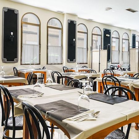 Oyo Hotel Costa Andaluza 모트릴 외부 사진